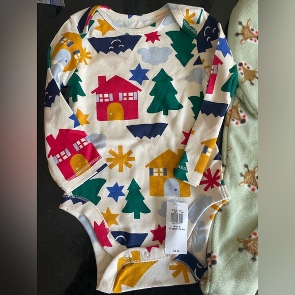 Old Navy Gender Neutral Holiday Outfit Bundle Size 6-12 Months NWT - Picture 2 of 5